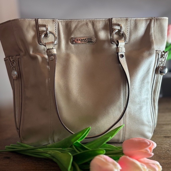 🌟 Perfect! COACH Madison Shiny Beige Leather Tote Shoulder Bag - Picture 1 of 12